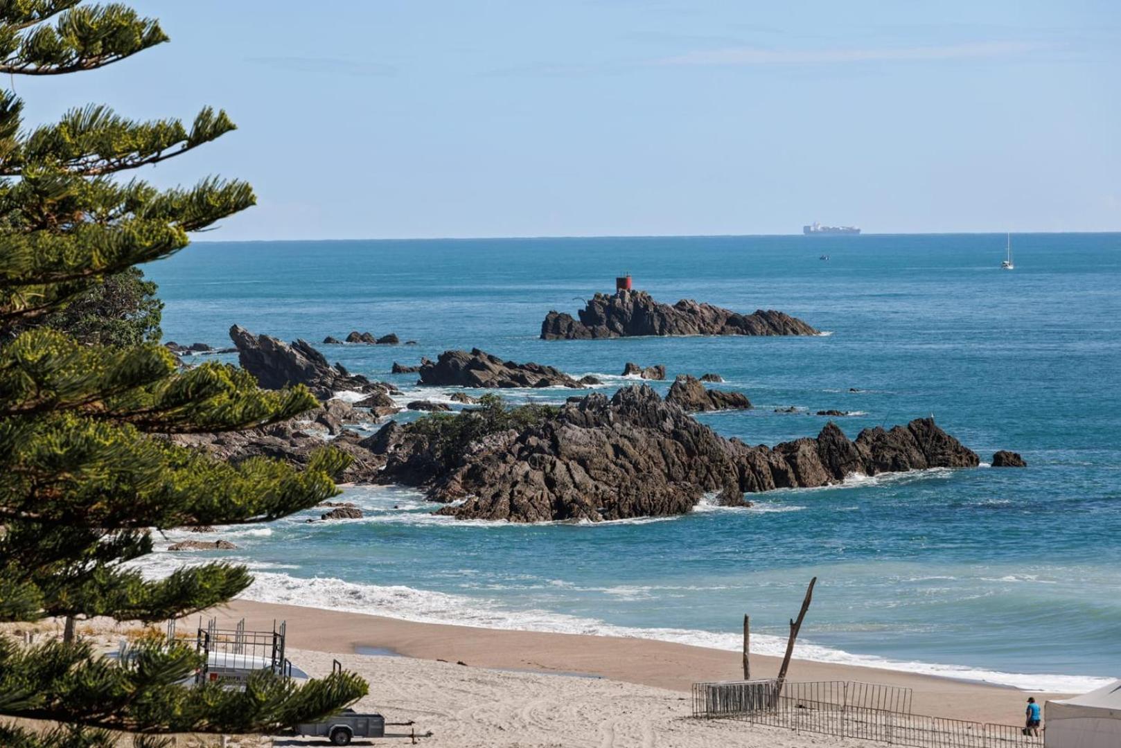 Oceanside Bliss - Absolute Beachfront - Uninterrupted Ocean Views With Pool Маунт-Маунгани Экстерьер фото